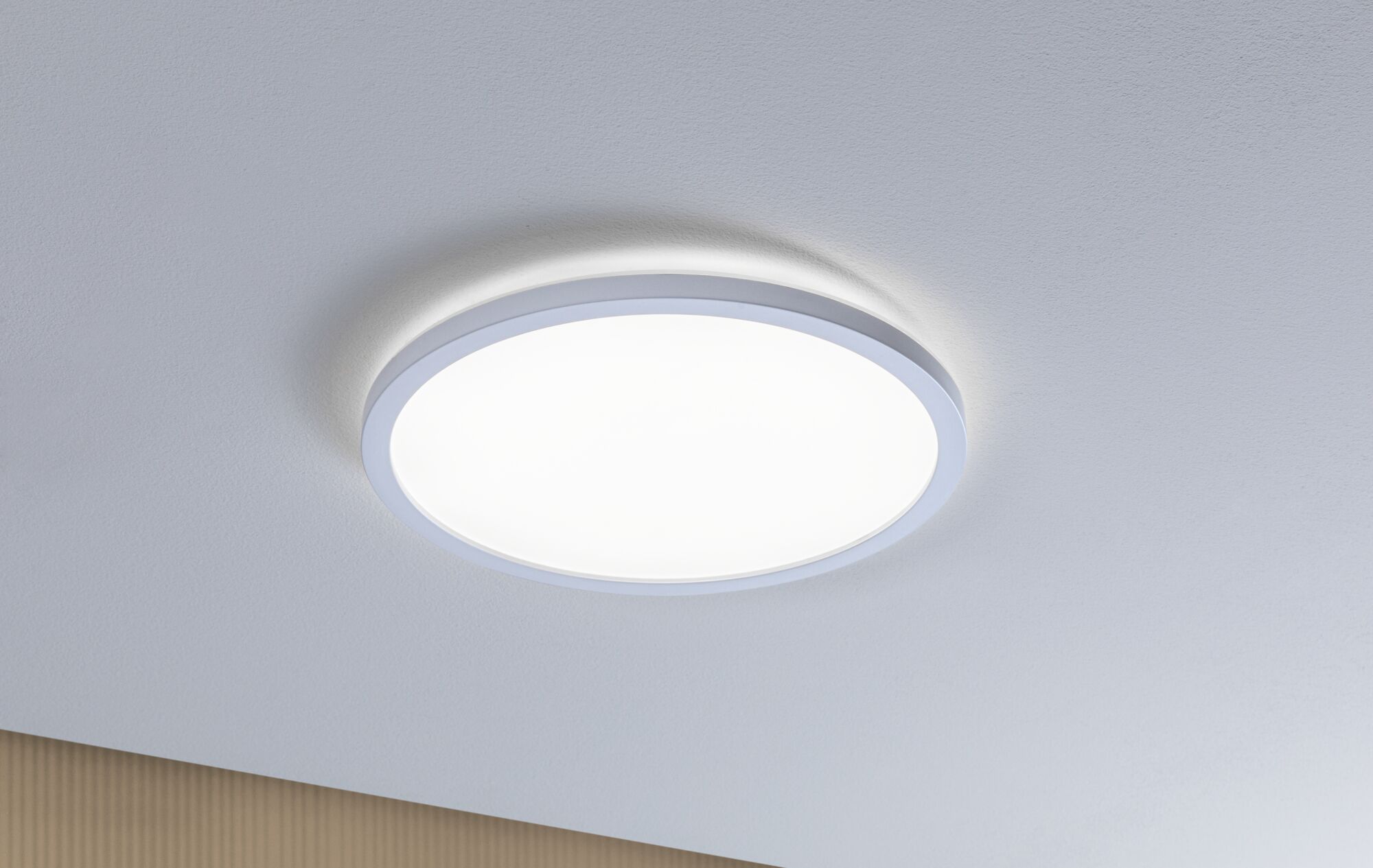 Runde weiße LED-Deckenleuchte aus Kunststoff mit warmweißem Licht für Wohnräume