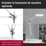 Lampe de bureau LED blanche avec deux articulations réglables et détails chromés pour un éclairage flexible