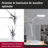 Lampe de bureau LED blanche avec articulation chromée réglable pour un positionnement optimal de la lumière