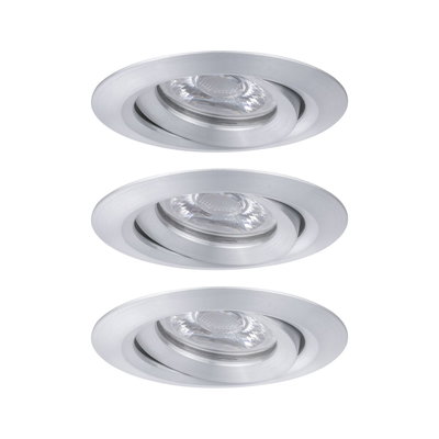 Drie ronde inbouwspots van geborsteld zilverkleurig aluminium voor moderne LED-verlichting.