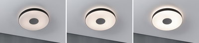 Trois plafonniers ronds avec bord noir et lumière blanche chaude pour intérieurs modernes.