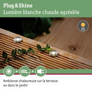 Spots encastrés LED Plug & Shine lumière blanc chaud sur terrasse en bois pour éclairage jardin