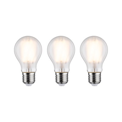 Drei klassische LED-Glühbirnen mit transparentem Glas und E27-Fassung für energiesparende Beleuchtung.