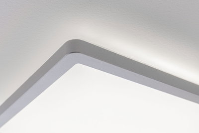 Eckige Deckenleuchte mit grauem Aluminiumrahmen und weißem Diffusor für modernes Raumlicht