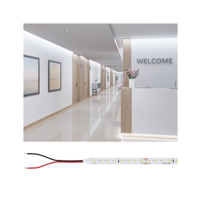 LED-Lichtband mit weißen LEDs und Anschlusskabeln, ideal für moderne Innenbeleuchtung und Akzentbeleuchtung.