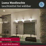 Luena Wandleuchte mit E14-Fassung in modernem Bad mit grünem Marmor und schwarzem Waschbecken