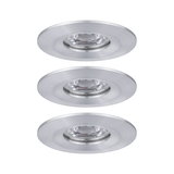 Tre runde indbygningsspots i børstet sølvfarvet aluminium til moderne LED-belysning.