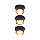Trois spots encastrés noirs avec lumière blanche chaude pour un éclairage intérieur moderne.