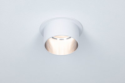 Spot encastré rond en métal blanc avec lumière blanc chaud pour éclairage intérieur moderne