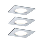 Trois spots encastrés carrés LED en aluminium brossé argenté pour un éclairage intérieur moderne