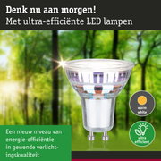 Heldere LED-lamp met GU10-fitting en warm wit licht voor energiezuinige verlichting