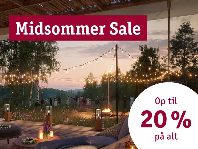 Sommerhavefest med varm hvide LED-lyskæder og hyggelig træterrasse ved skumring