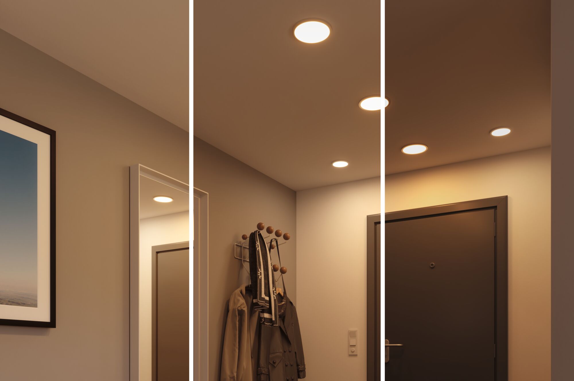 Drei Stufen warmweißer LED-Einbaustrahler in modernem Flur mit Garderobe und dunkler Tür