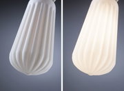 Abat-jour en verre blanc nervuré avec lumière douce pour éclairage intérieur moderne