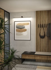 Zwarte LED-kunstlicht boven abstracte afbeelding met houten bank en kapstok in moderne hal