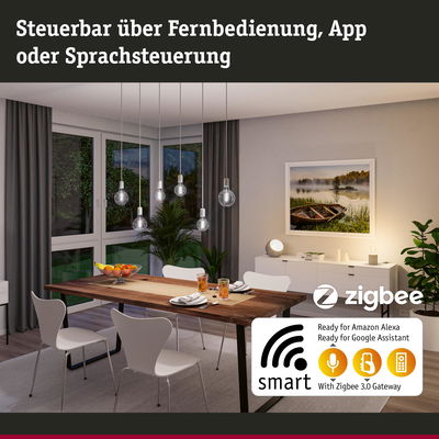 Modernes Esszimmer mit smarten Zigbee 3.0 LED-Glühbirnen in klarer Glasoptik und Holz-Tisch
