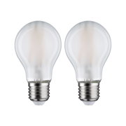 Zwei matte LED-Glühbirnen mit E27-Fassung in transparentem Glas für energiesparende Beleuchtung
