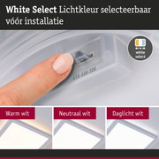 Vinger stelt witte LED-paneel in met instelbare lichtkleur warm wit, neutraal wit en daglicht wit