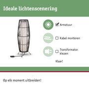 Moderne vloerlamp met zwart metalen frame en wit licht voor stijlvolle kamerverlichting