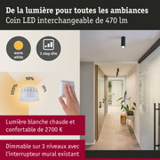 Plafonnier LED noir avec lumière blanc chaud et gradation 3 niveaux dans un couloir moderne