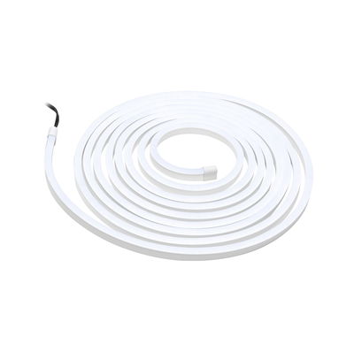 Witte flexibele LED-strip opgerold met kabel voor moderne sfeerverlichting