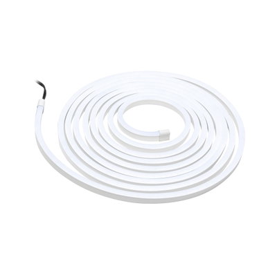 Weißes flexibles LED-Lichtband in Spirale mit Anschlusskabel für moderne Raumbeleuchtung