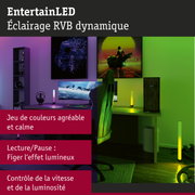 Installation de jeu moderne avec éclairage LED RVB dynamique en vert et violet pour ambiance lumineuse