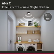 Abia 2 Deckenleuchte in Schwarz mit Sensorfunktion über Waschmaschine und Regalen im Hauswirtschaftsraum