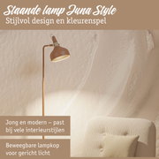 Staande bruine lamp met verstelbare kap voor gericht licht in de woonkamer
