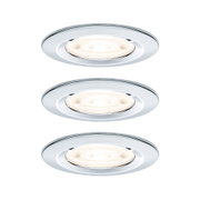 Drei runde Einbaustrahler aus Chrom mit warmweißem Licht für moderne Innenbeleuchtung