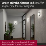 Moderne Wandlampen in Schwarz-Weiß mit geometrischem Design schaffen stilvolle Akzente im Flur.