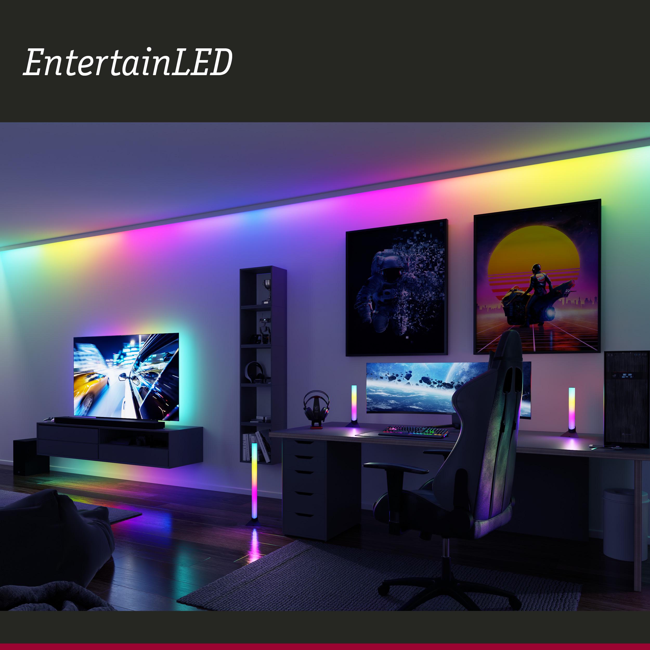 Modernes Gaming-Zimmer mit mehrfarbiger LED-Streifenbeleuchtung und RGB-Lichtstäben für stimmungsvolle Atmosphäre