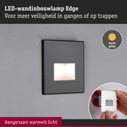 Zwarte LED-wandinbouwlamp Edge met warmwit licht voor meer veiligheid in gangen en op trappen.
