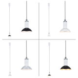 Vier hanglampen met metalen en glazen kappen in zwart, wit en chroom voor moderne binnenverlichting