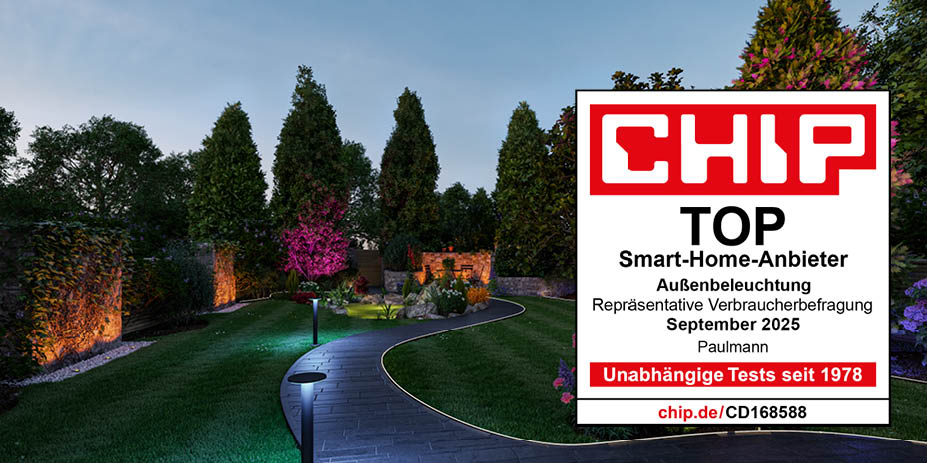 Havegang med moderne smart home udendørsbelysning og CHIP topmærke 2025