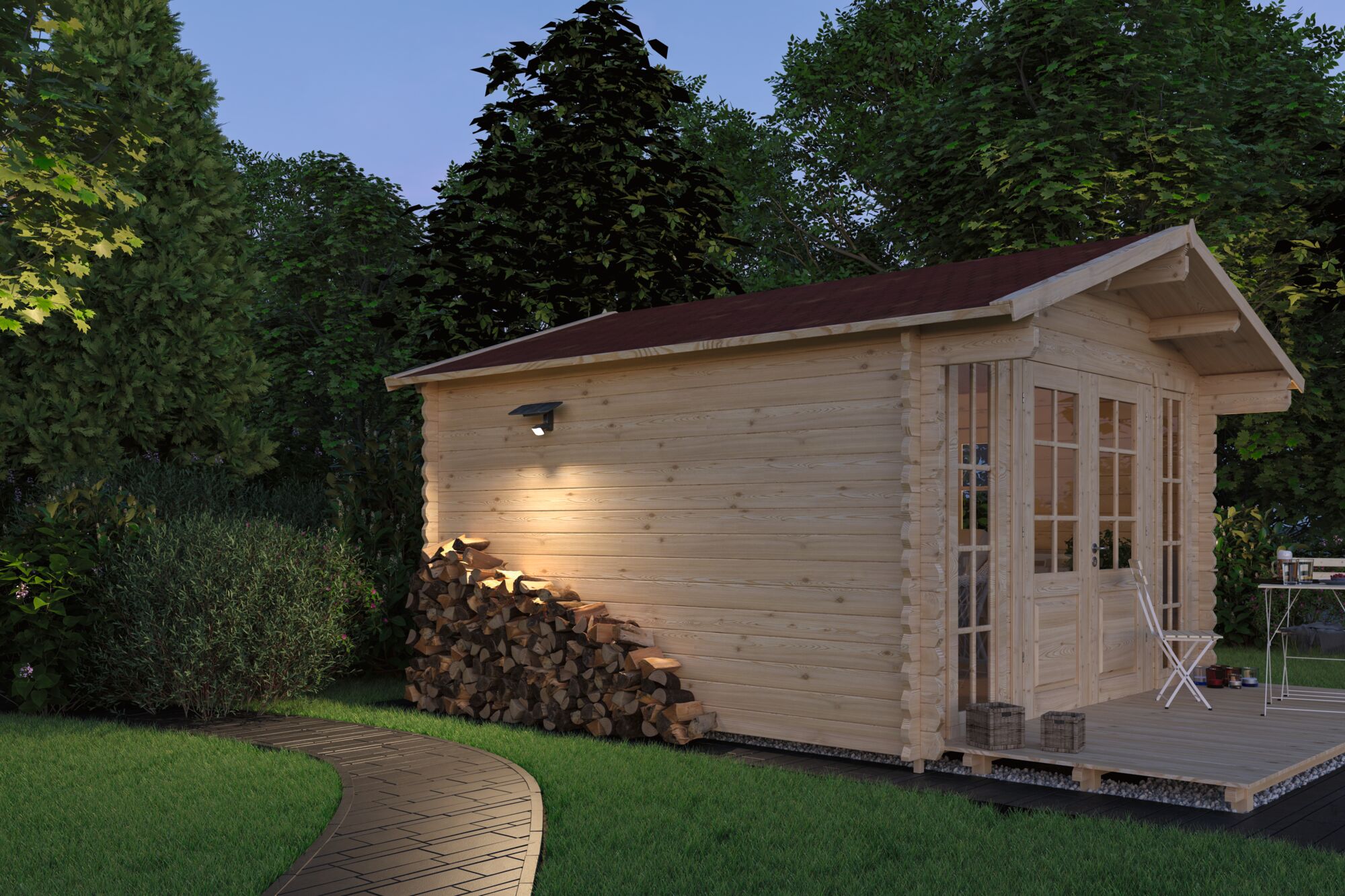 Maison de jardin en bois avec toit marron et tas de bois près d'un mur extérieur éclairé