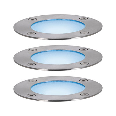 Drei runde LED-Einbauleuchten aus gebürstetem Edelstahl mit blauem Licht für Außenbereiche.
