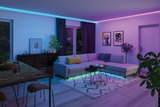 Salon moderne avec canapé d'angle gris et éclairage LED coloré pour une ambiance chaleureuse