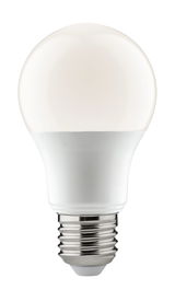 Witte LED-lamp met E27-fitting van kunststof en metaal voor energiezuinige verlichting