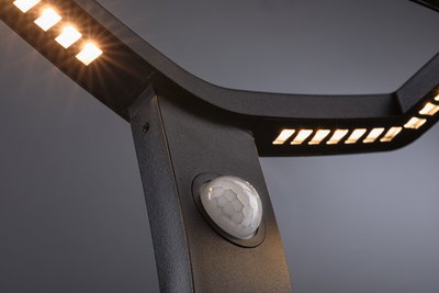 Schwarze LED-Außenleuchte mit Bewegungsmelder und warmweißem Licht für Garten und Terrasse