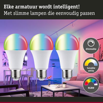 Drie dimbare RGBW LED-lampen met instelbaar wit licht in een modern woonkamer met kleurrijke verlichting