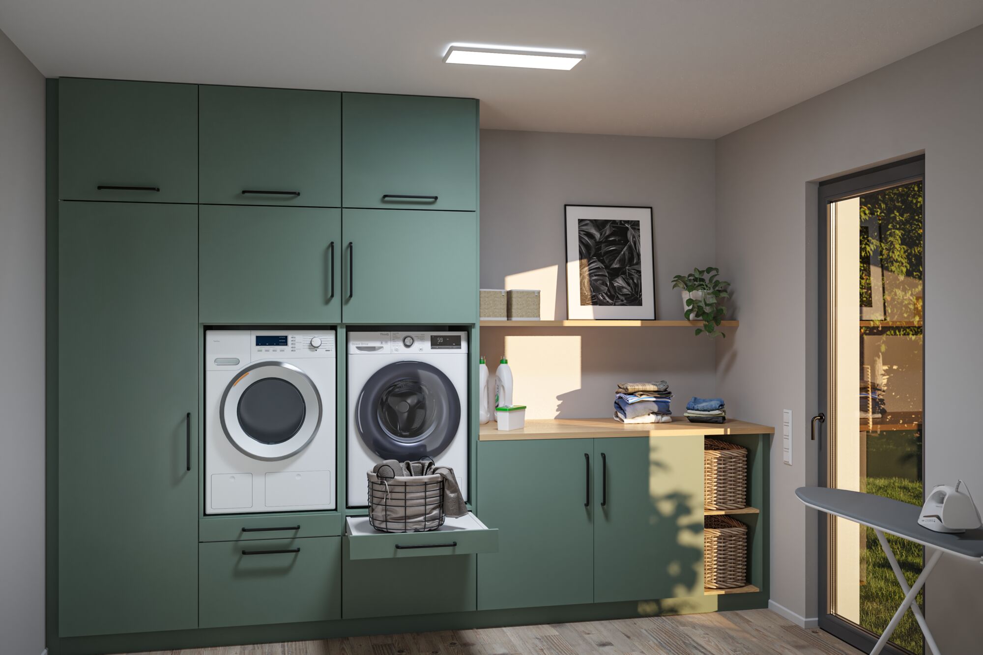Moderne grüne Küchenzeile mit Waschmaschine, Trockner und Wäschekorb in hellem Hauswirtschaftsraum
