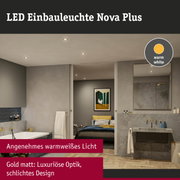 LED Einbauleuchte Nova Plus mit warmweißem Licht und mattgoldenem Design in modernem Badezimmer