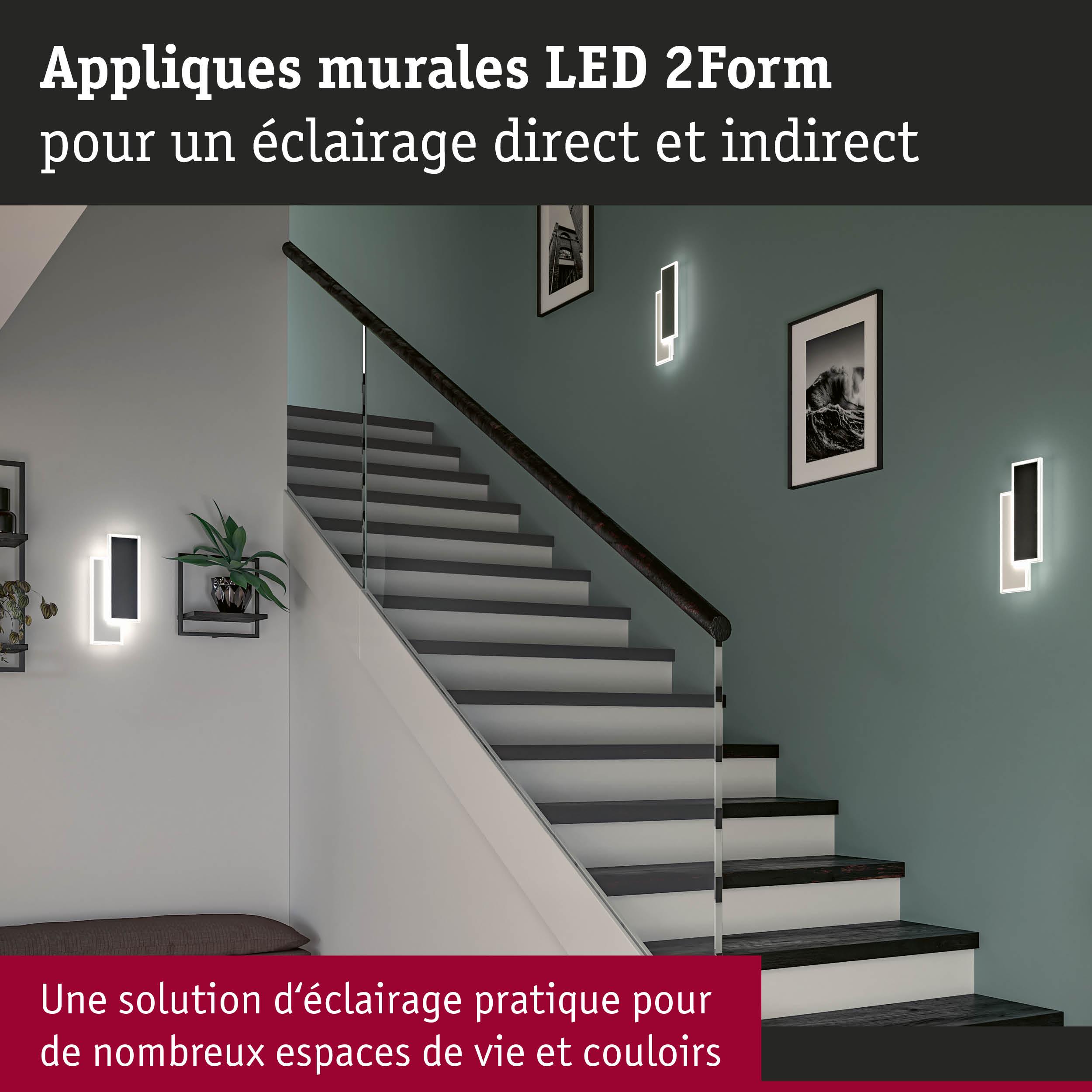 Appliques murales LED 2Form noires avec éclairage direct et indirect dans un escalier moderne