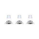 Drei weiße LED-Module mit silbernen Einbaurahmen aus Metall für moderne Deckeneinbauleuchten