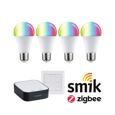 Vier smarte RGB-LED-Lampen mit weißem Sockel, Steuergerät und Wandfernbedienung für Zigbee Lichtsysteme