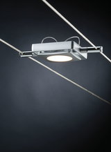 Modernes Seilsystem mit quadratischer LED-Leuchte in silbernem Metall für flexible Raumbeleuchtung