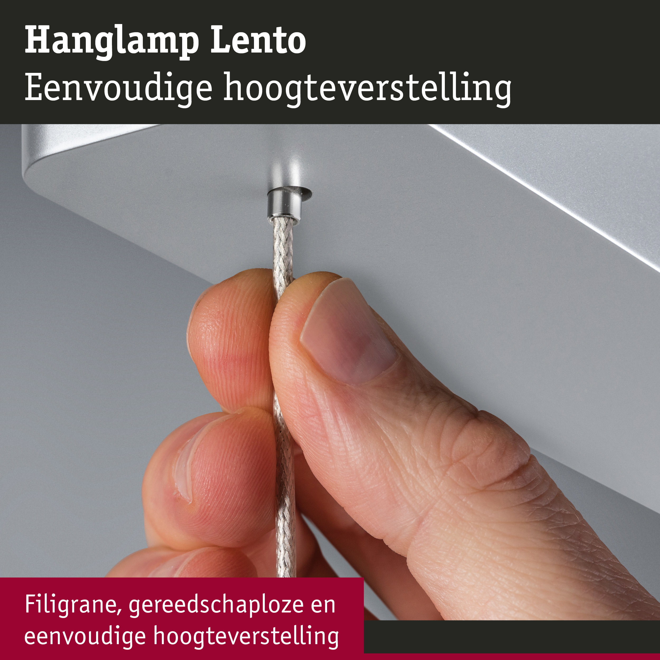 Hand houdt zilverkleurige kabel vast aan zilveren plafondbevestiging van hanglamp Lento met hoogteverstelling