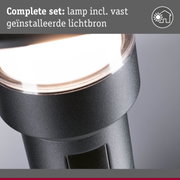 Close-up van zwarte lampbehuizing met geïntegreerde lichtbron voor binnenverlichting