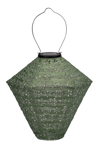 Groene solar lantaarn van metaal met bloemmotief en handvat voor buitenverlichting in de tuin